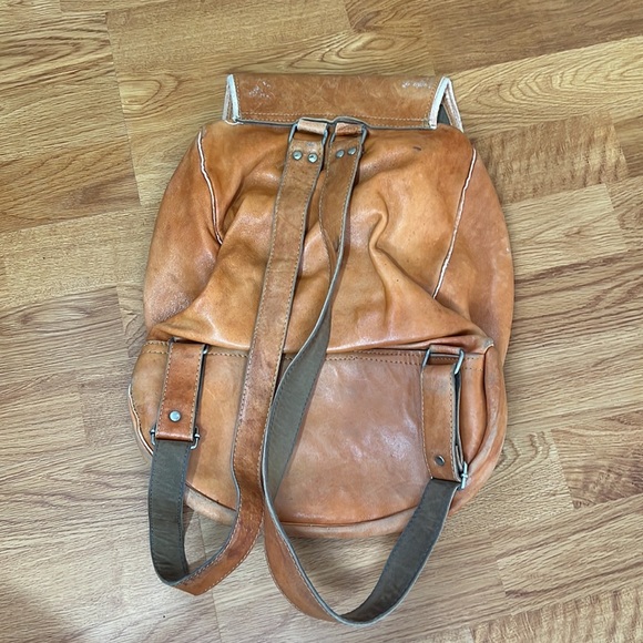 Leather backpack - Picture 2 of 5